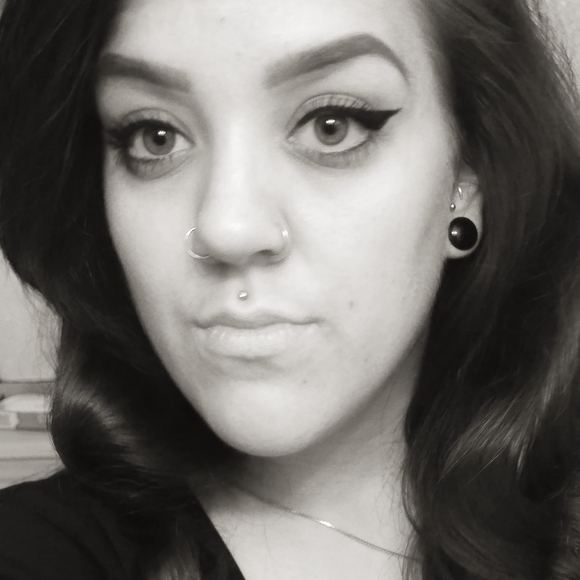 Meet your Posher, Courtney - Picture 1 of 1